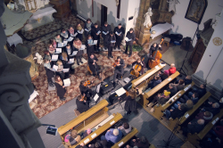 V druhé půli se k nám připojil i komorní orchestr.